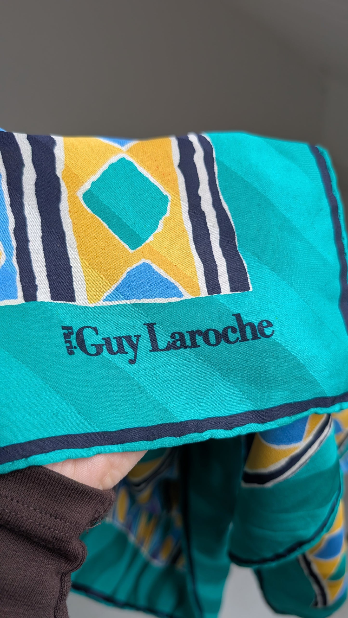 Foulard soie Guy Laroche