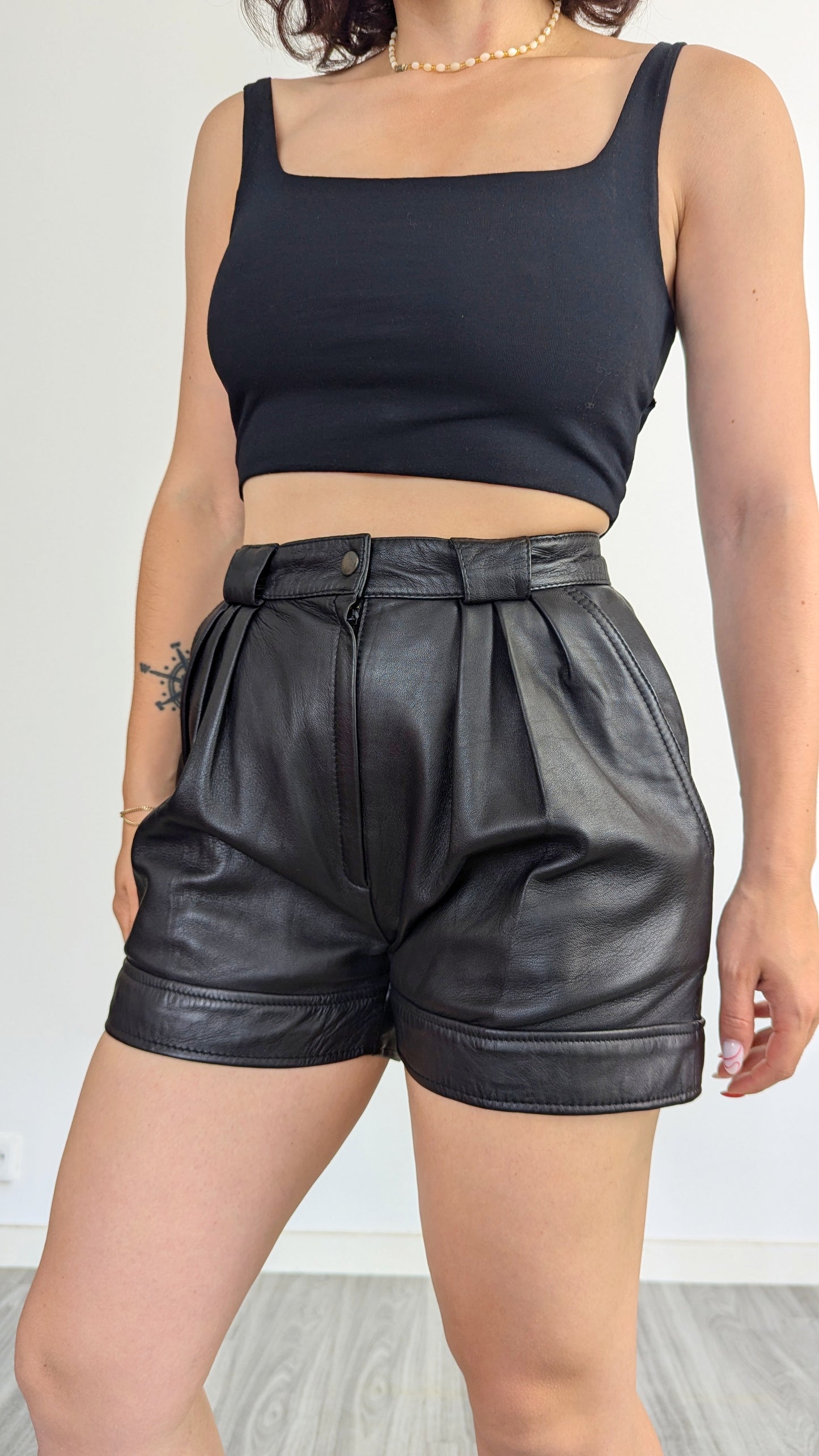 Short en cuir taille 34-36