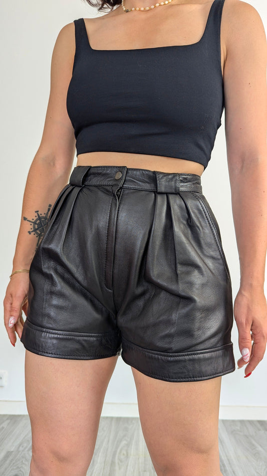 Short en cuir taille 34-36