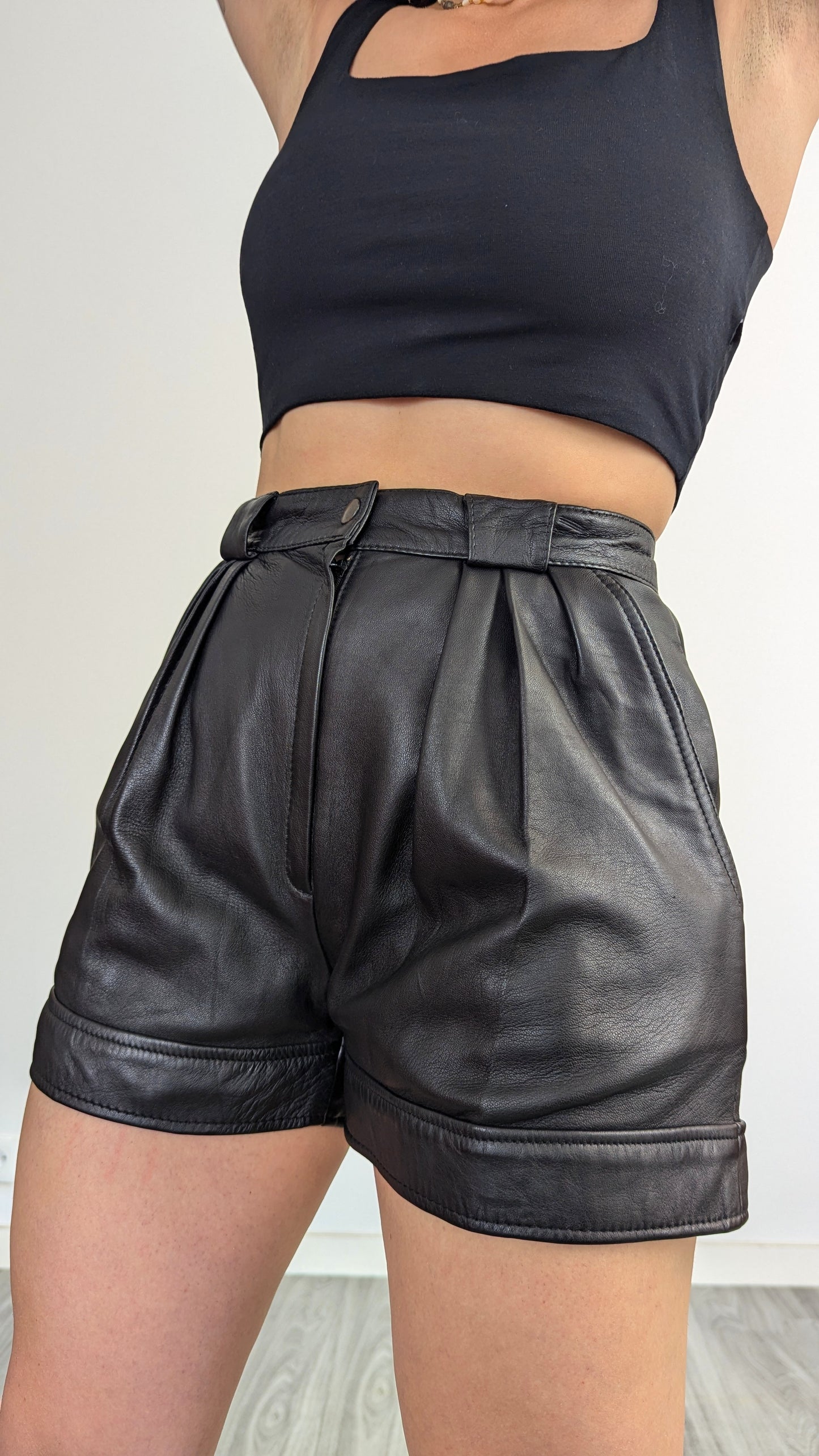 Short en cuir taille 34-36