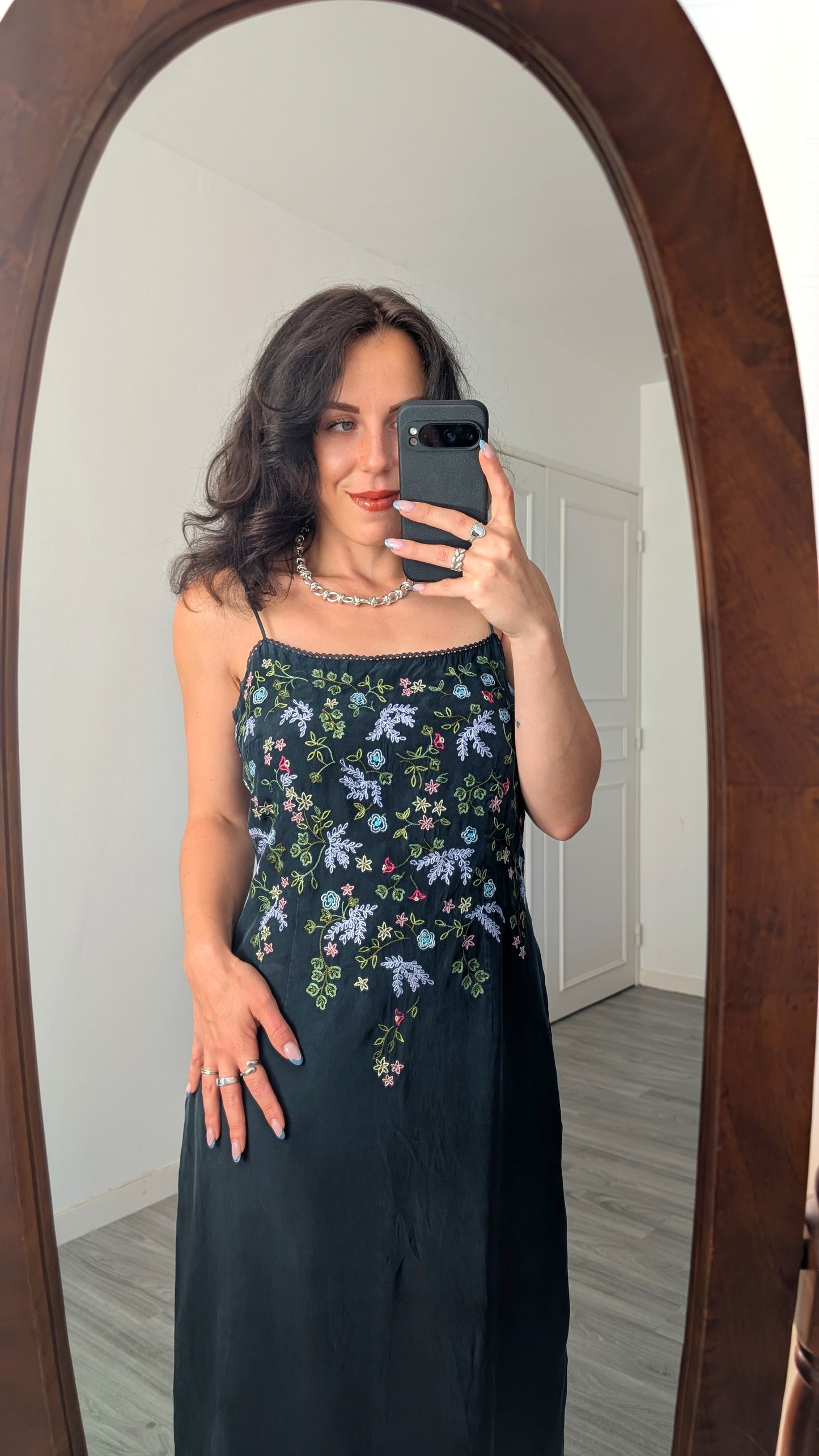 Robe soie brodée T38