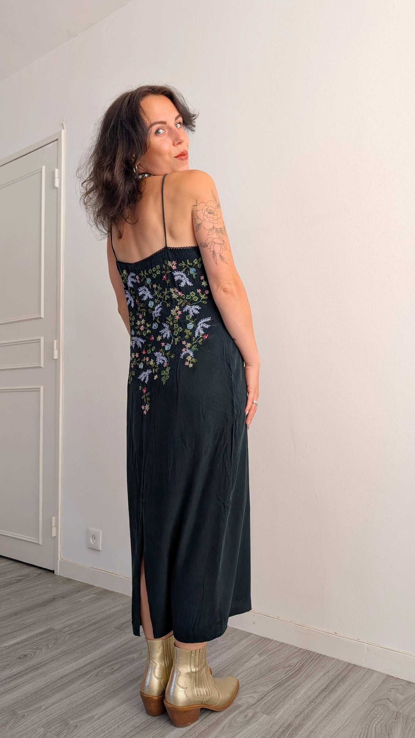 Robe soie brodée T38