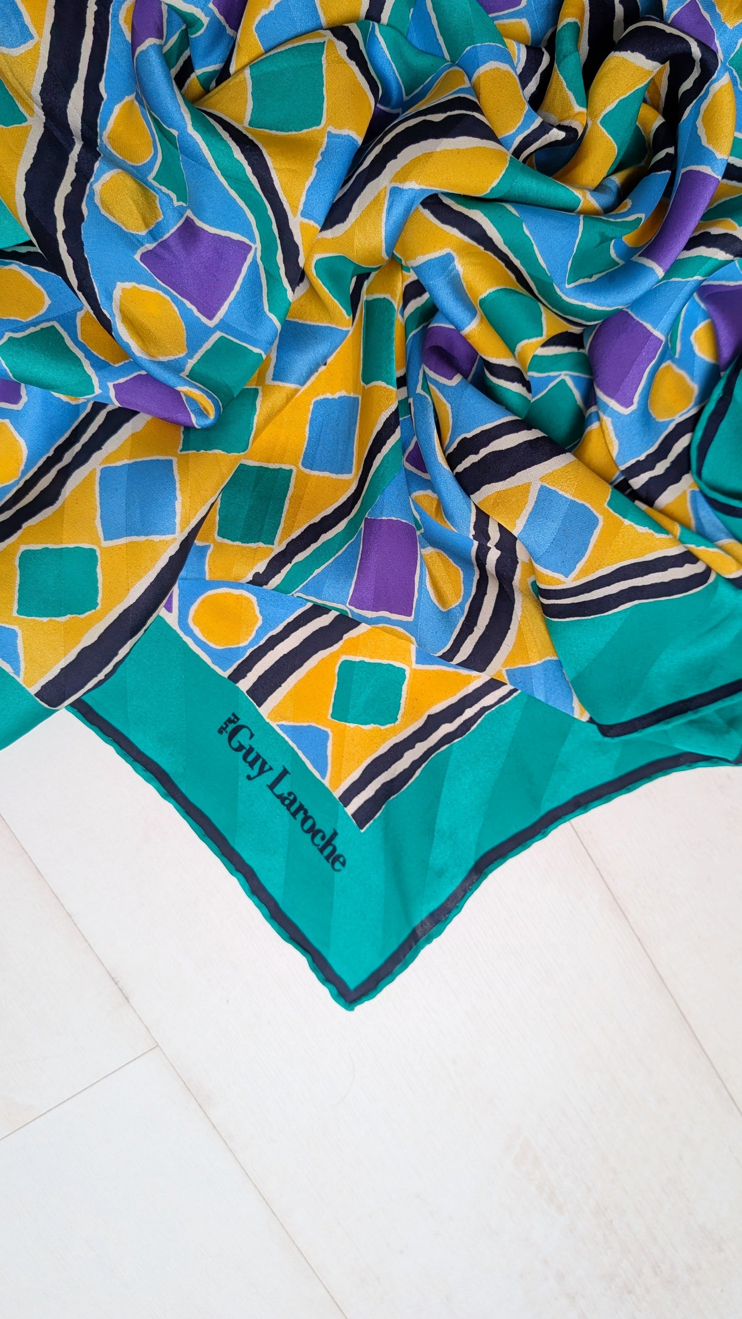 Foulard soie Guy Laroche