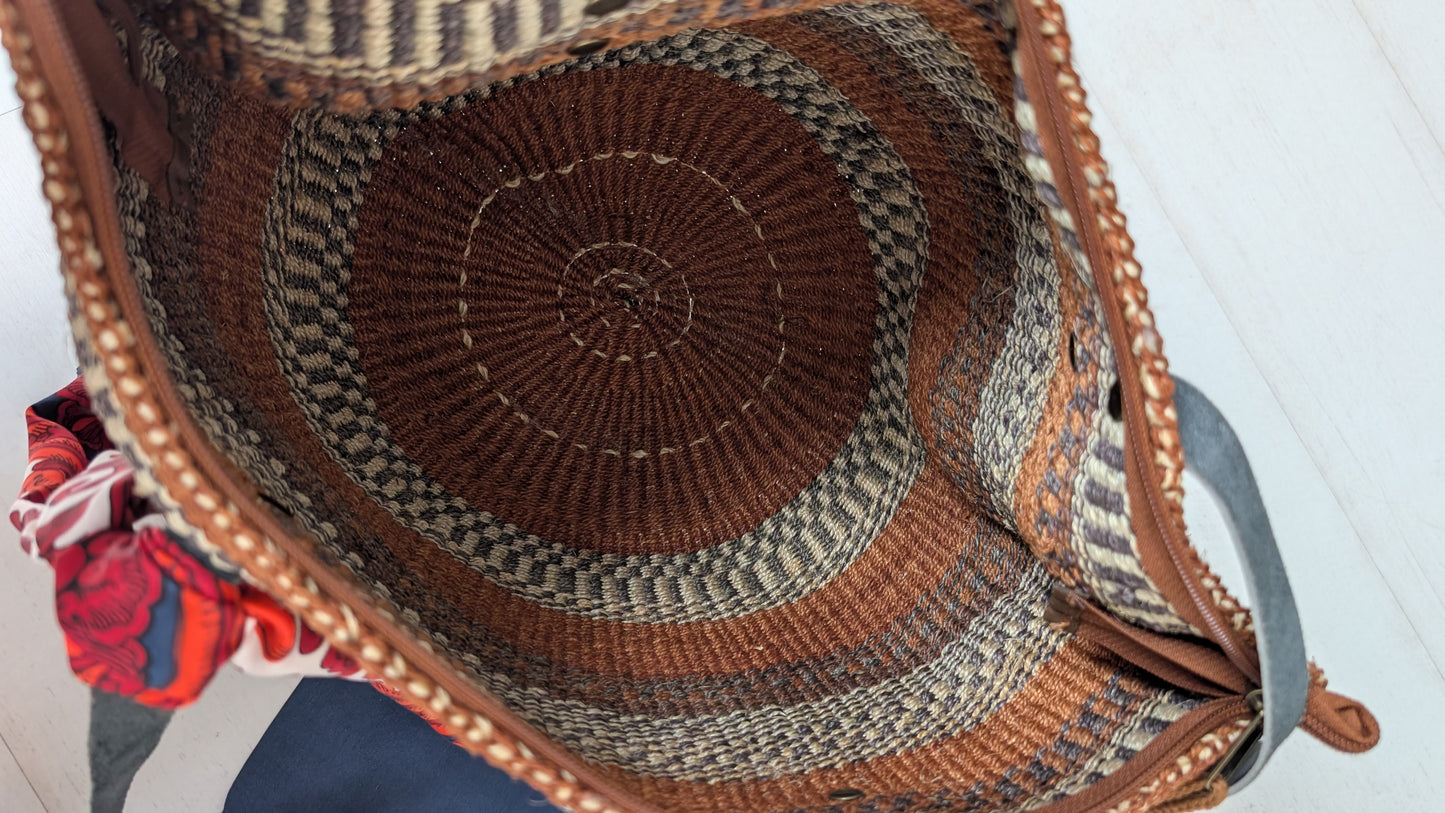 Sac/panier raphia tressée avec foulard soie