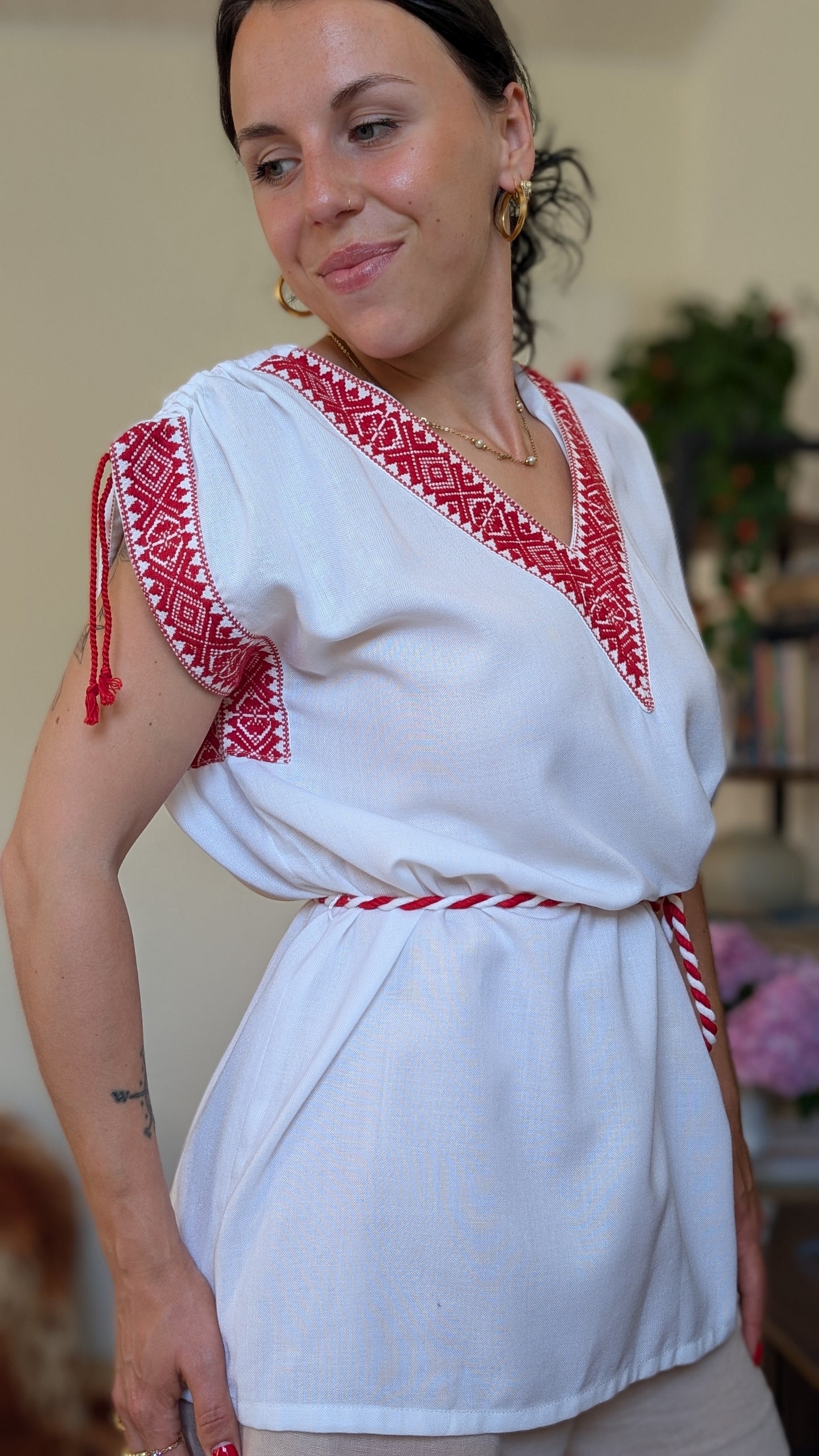 Haut 70s brodé viscose T42