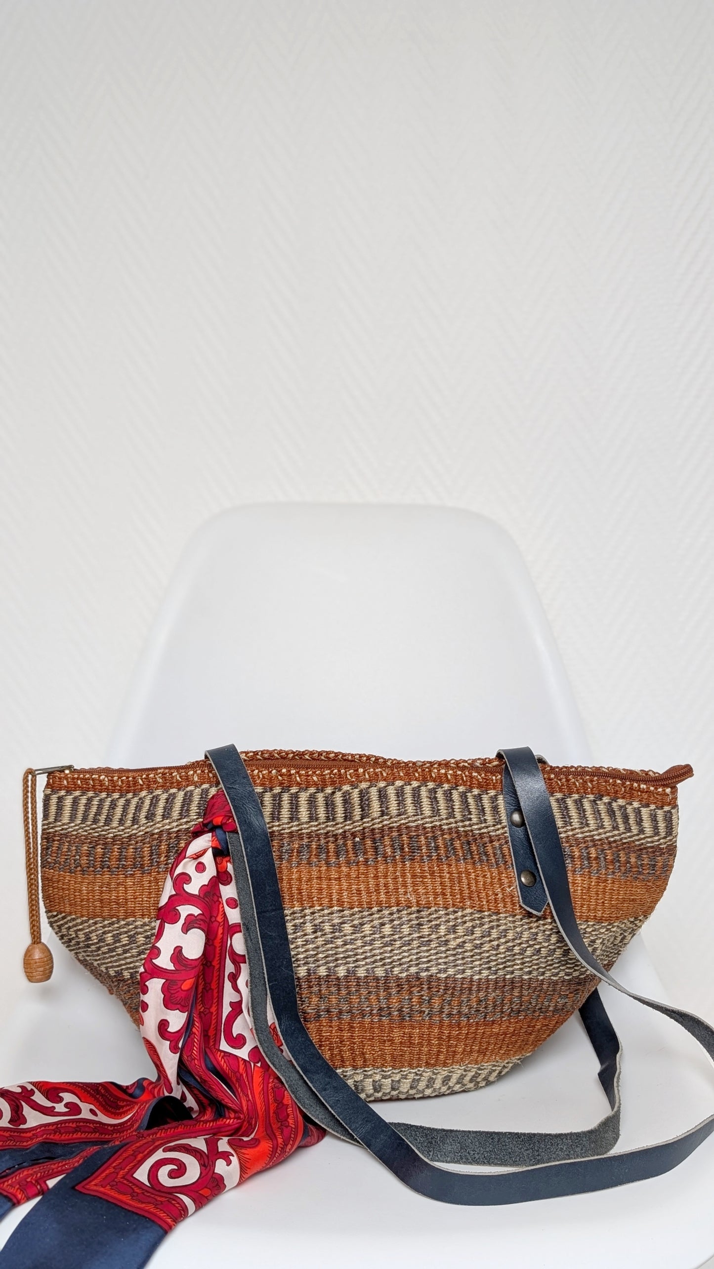Sac/panier raphia tressée avec foulard soie