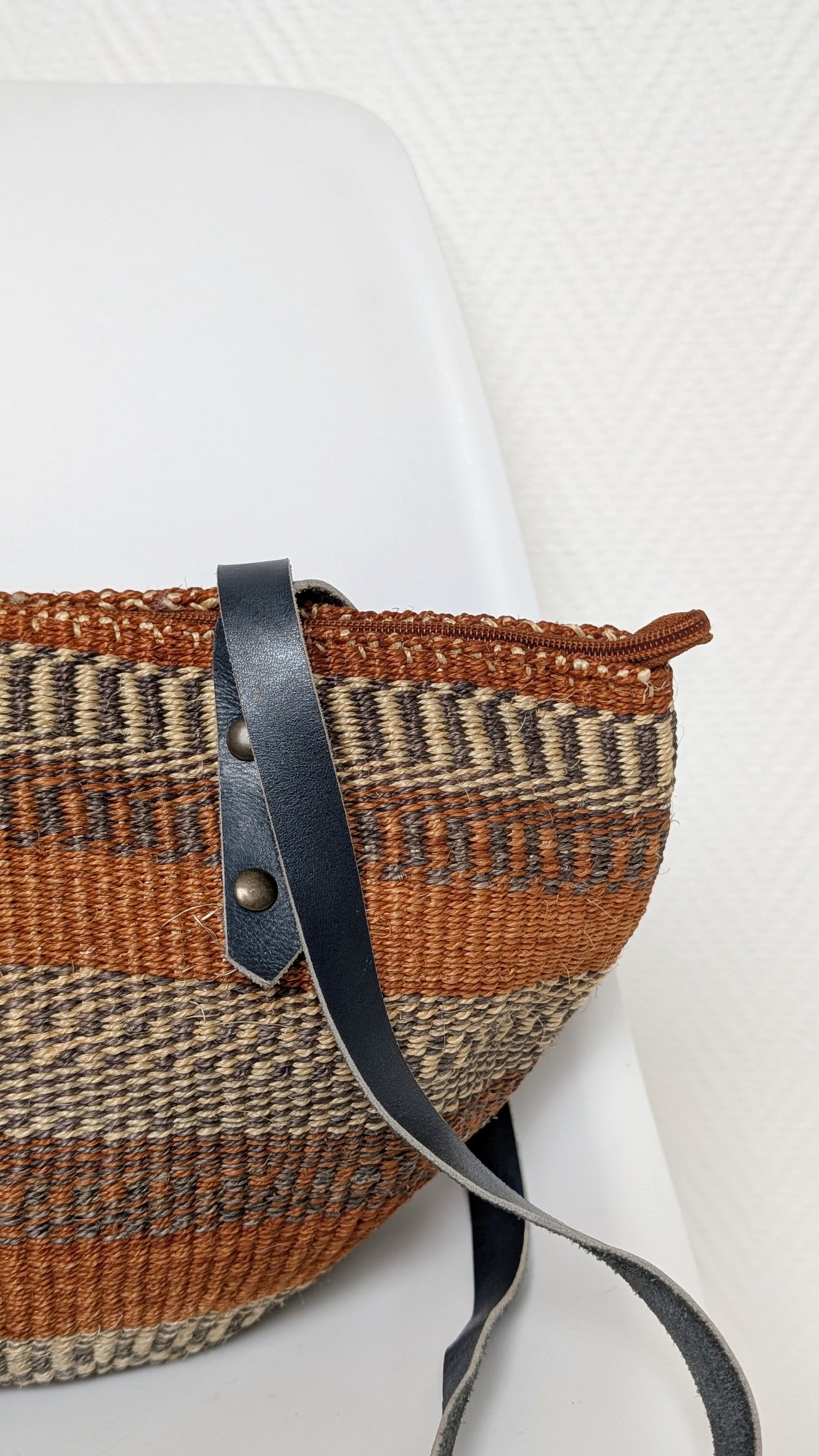 Sac/panier raphia tressée avec foulard soie