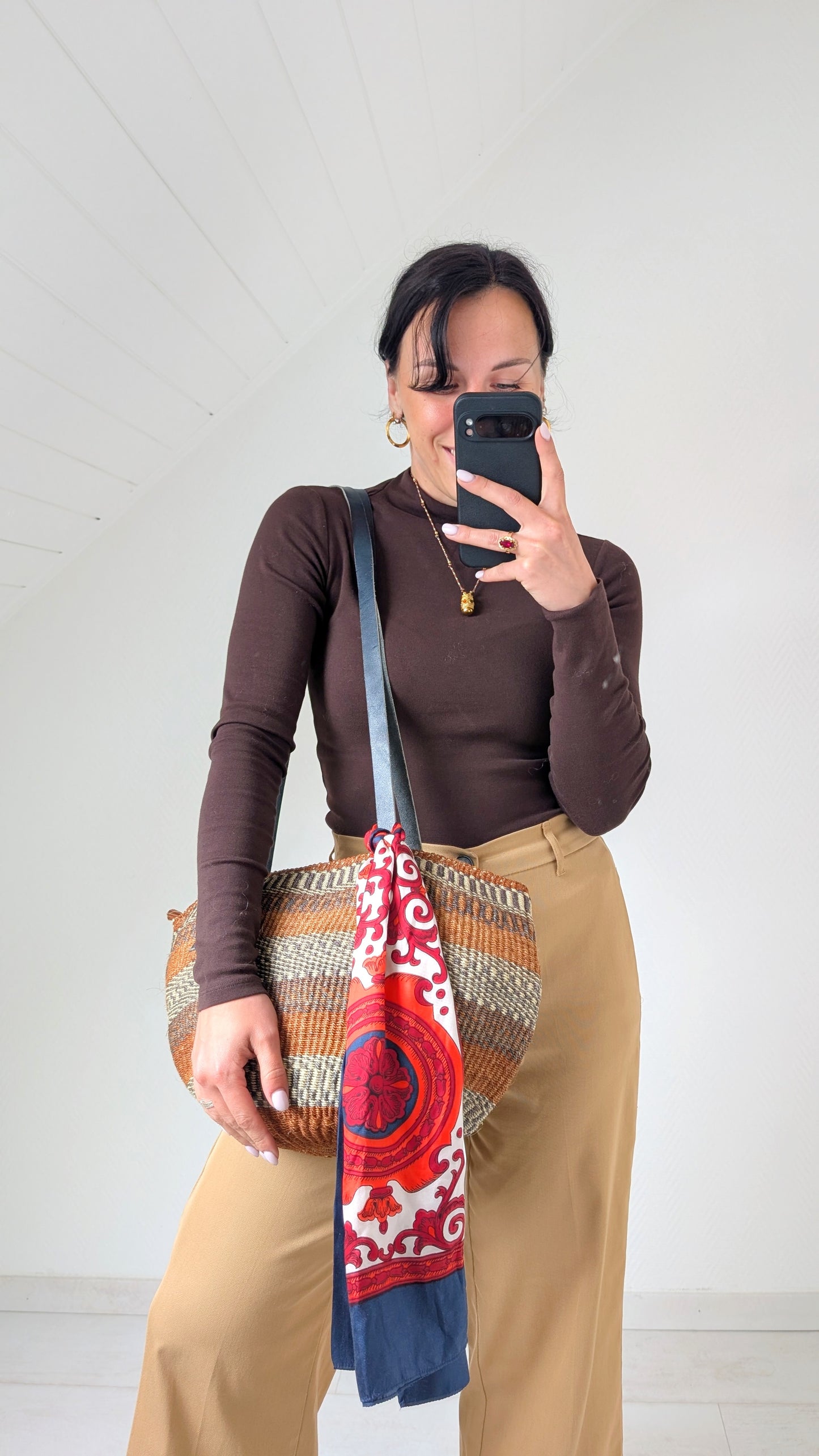 Sac/panier raphia tressée avec foulard soie