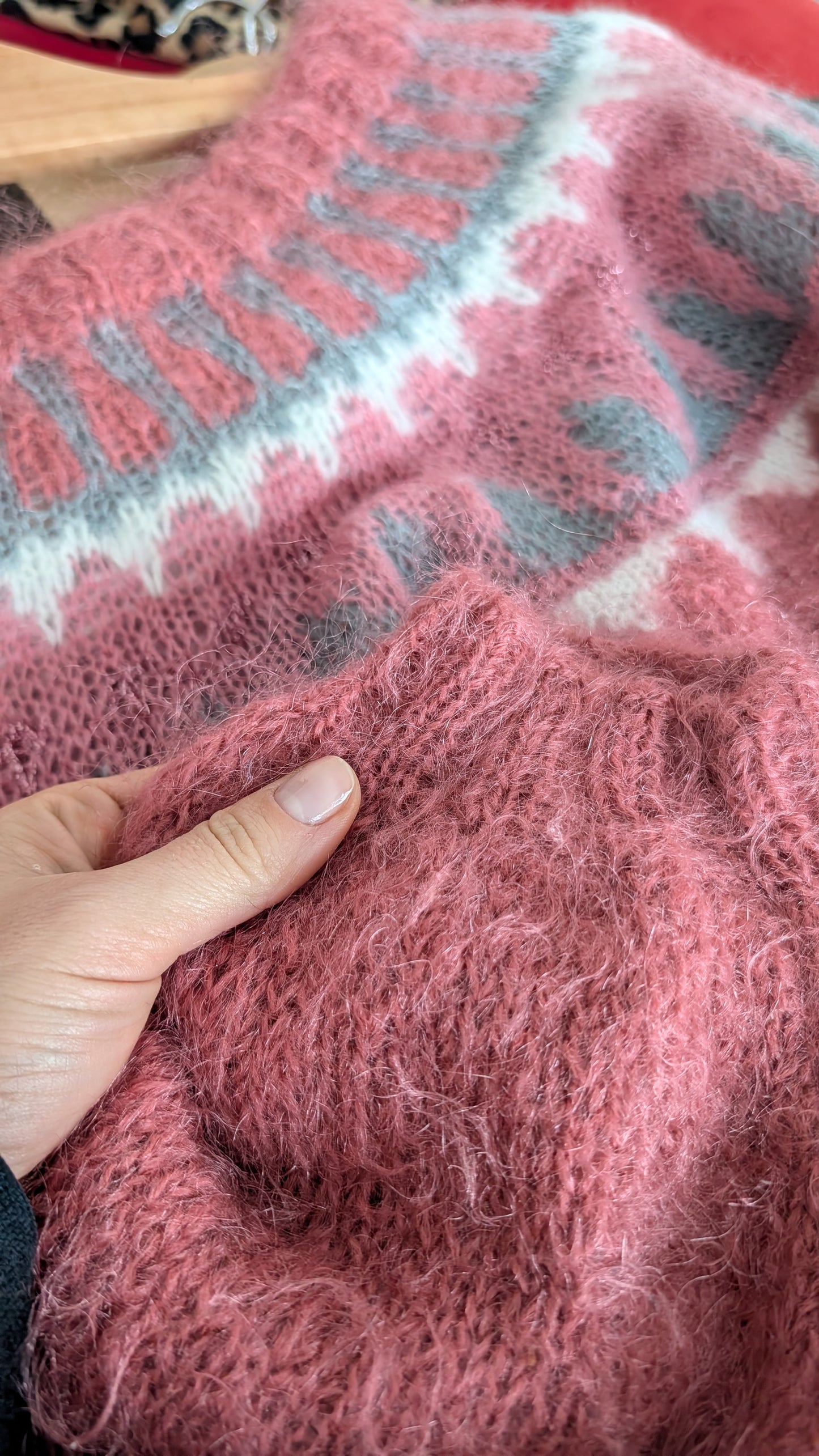 Pull laine tricoté main jusqu'à un 44