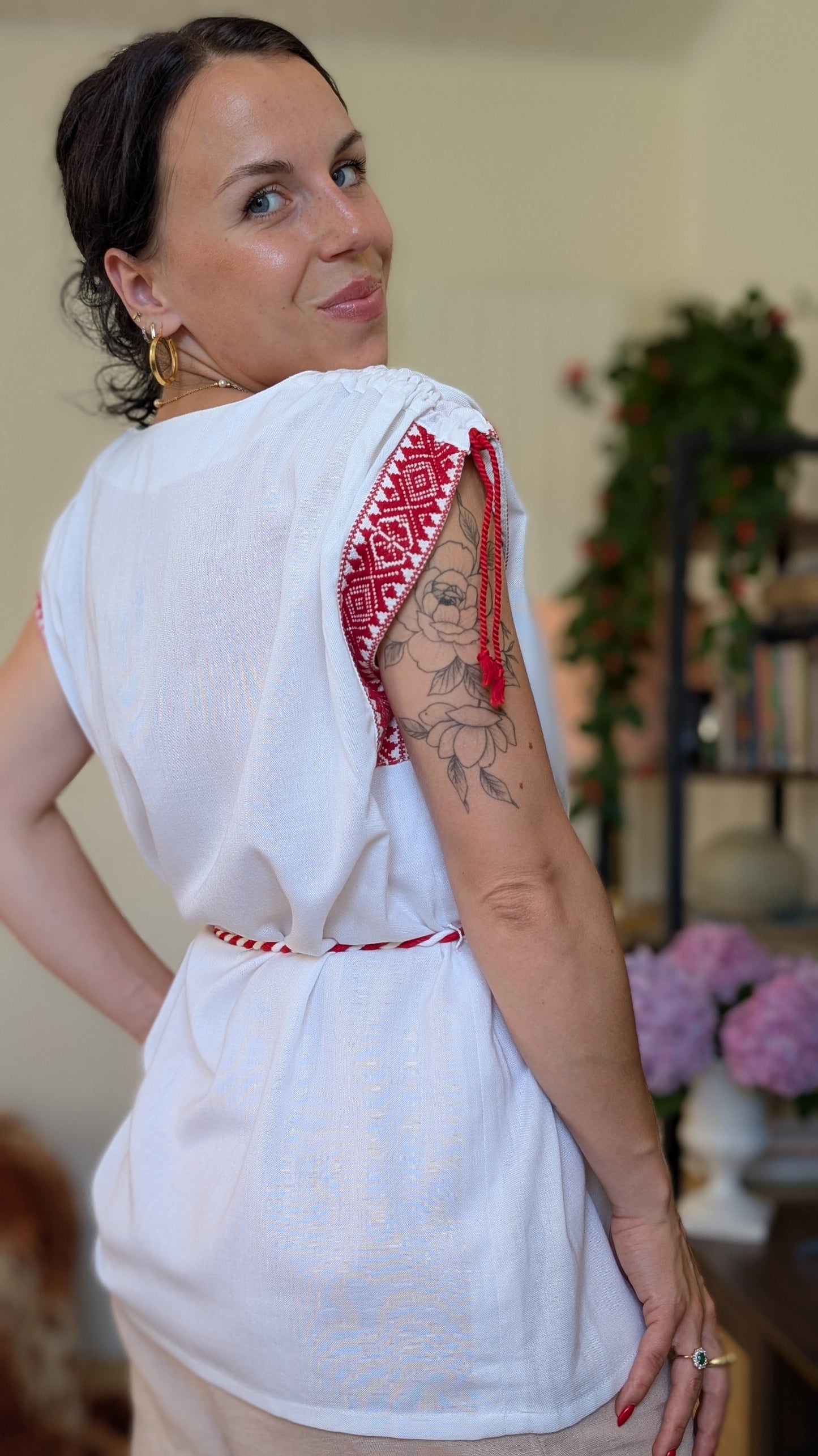 Haut 70s brodé viscose T42