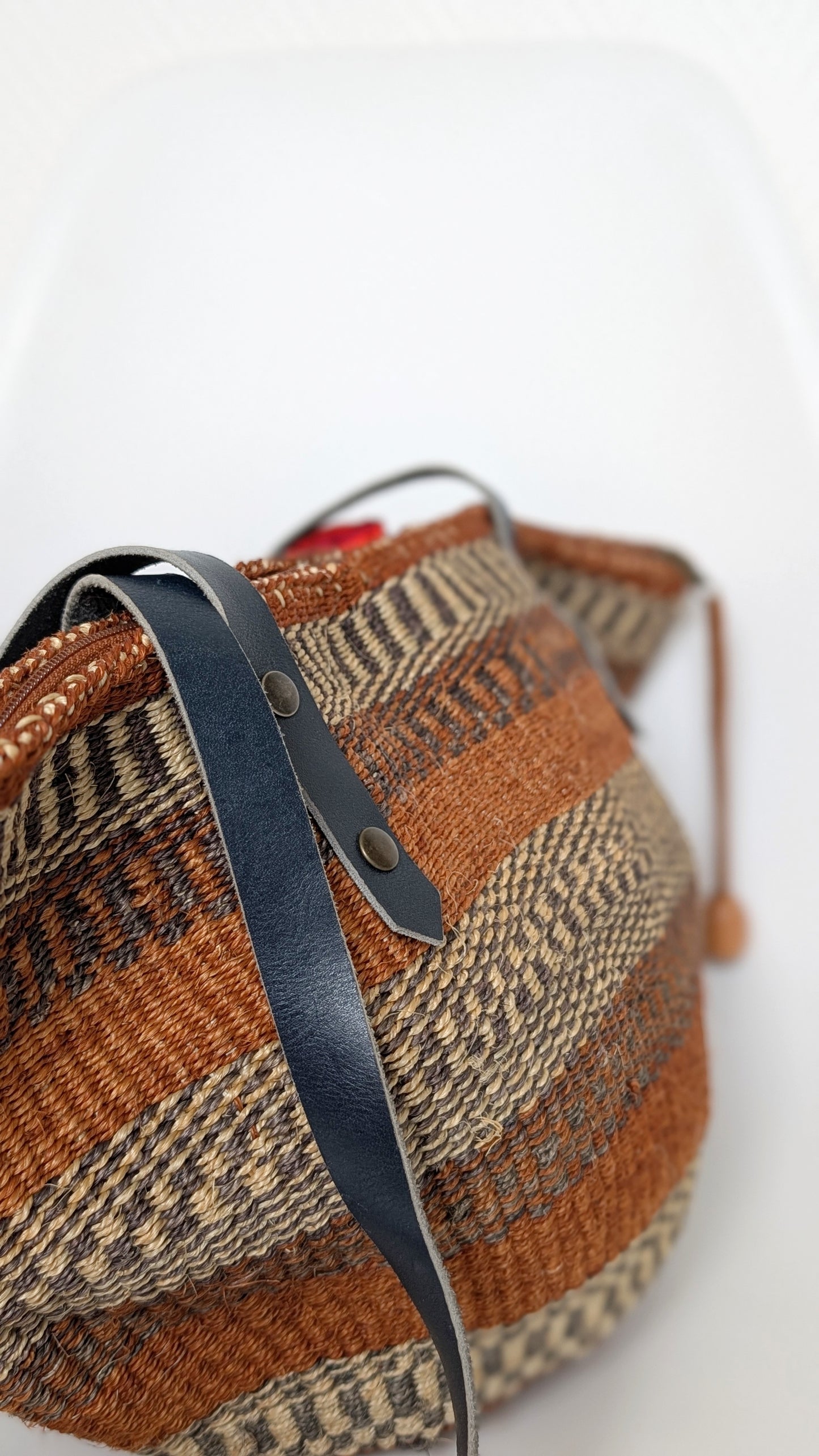 Sac/panier raphia tressée avec foulard soie